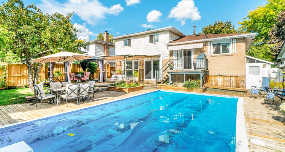 现代简约风格别墅泳池