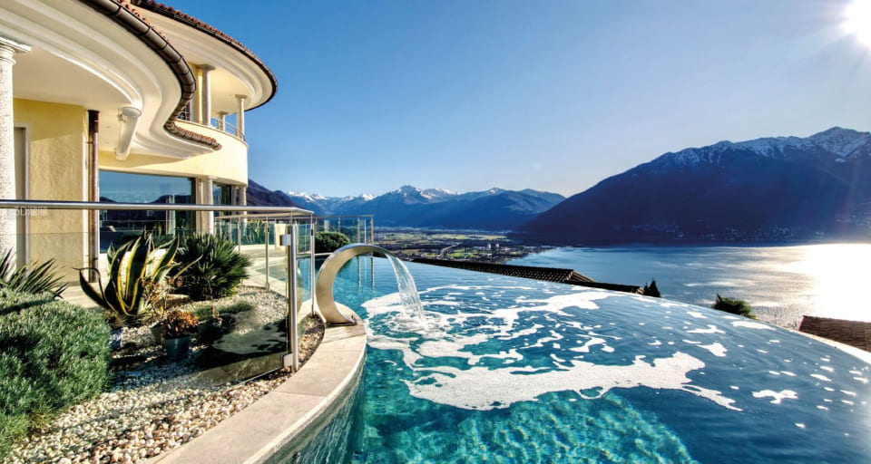 自然生态风格别墅泳池