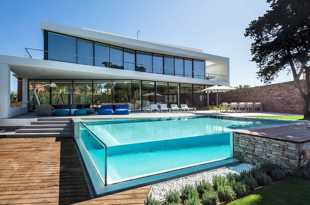 亚克力泳池夜间灯光效果,透明材质与灯光完美结合