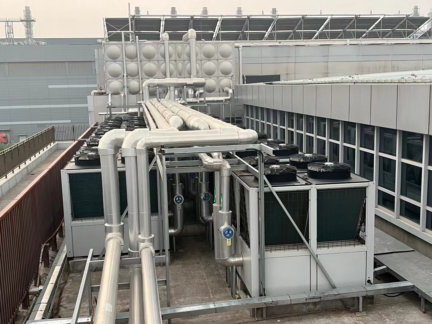 西安市温泉度假酒店泳池