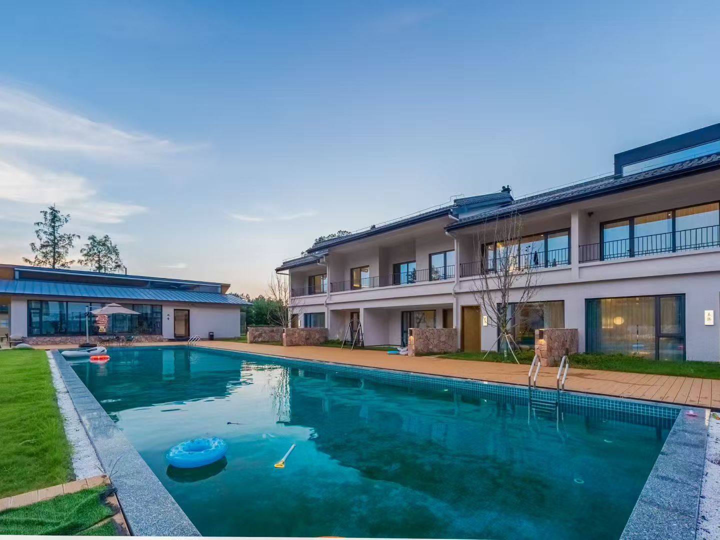 六安市韩家畈少间观山画民宿泳池